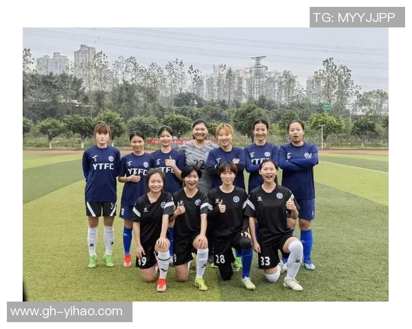 以女足球星为核心展现巾帼力量塑造激情与梦想并存的绿茵形象 以女足球星为核心展现巾帼力量塑造激情与梦想并存的绿茵形象